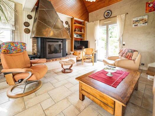 Maison à vendre 281 430 € 6 pièces 4 chambres 132 m² 1 228 m² de terrain St Martin des Champs 29600