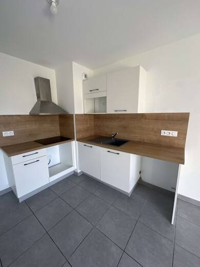 Appartement à louer 855 € 3 pièces 2 chambres 60,7 m² Étage 1/5 Villancourt Le Pont de Claix 38800
