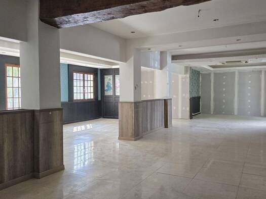 Local commercial à louer 3 257 € 294 m² de surface de vente Boutardes Vernon 27200