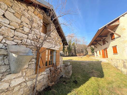 Maison à vendre 494 000 € 8 pièces 5 chambres 203 m² 3 493 m² de terrain Valromey-sur-Séran 01260