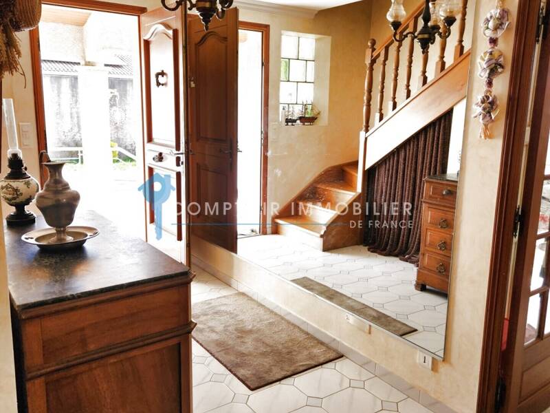 Maison à vendre, 146m², SAINT JULIEN LES ROSIERS