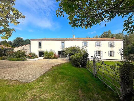 Maison à vendre 750 000 € 11 pièces 7 chambres 359 m² 40 530 m² de terrain Landeronde 85150