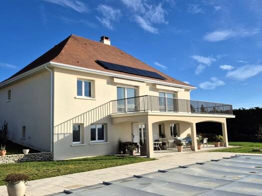 Maison à vendre 650 000 € 5 pièces 3 chambres 222 m² 3 000 m² de terrain Creuzier-le-Vieux 03300