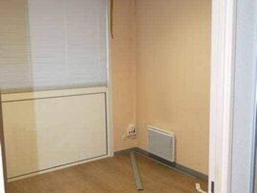 Local d'activités à louer 1 030 € 113 m² d'espace de stockage Entre les Deux Routes-Champs Fleuris Dombasle-sur-Meurthe 54110