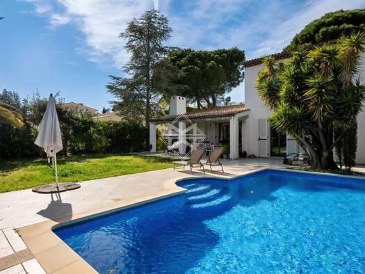 Villa à vendre 1 670 000 € 6 pièces 4 chambres 170 m² 650 m² de terrain Villeneuve-Loubet 06270