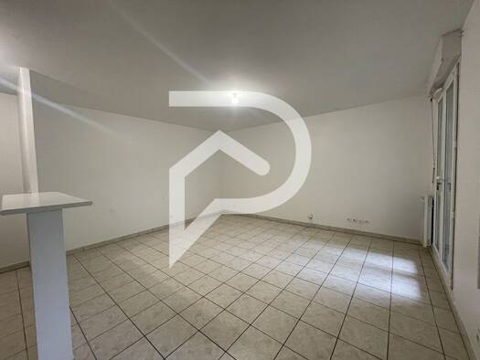 Appartement à louer 940 € 2 pièces 1 chambre 45 m² RDC Centre Ville-Cathédrale-Marché-Grande Île-Clos Godet Meaux 77100