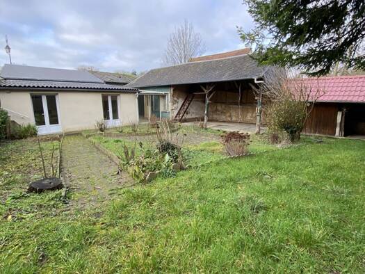 Maison de plain-pied à vendre 85 000 € 3 pièces 2 chambres 79,6 m² 2 490 m² de terrain Saint-Maulvis 80140