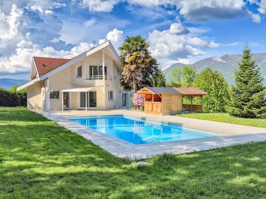 Villa à vendre 580 000 € 9 pièces 5 chambres 230 m² 4 000 m² de terrain Ceyzérieu 01350