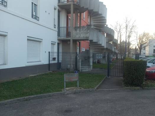 Appartement à louer 394 € 3 pièces 2 chambres 59 m² RDC Saint-Vallier 26240