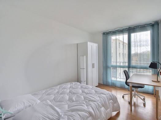 Colocation à louer - logement étudiant 639 € 1 pièce 10 m² Étage 4/9 Le Pas du Lac Montigny-le-Bretonneux 78180