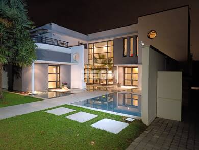 Villa à vendre 2 290 000 € 10 pièces 5 chambres 430 m² 3 308 m² de terrain Centre Croix 59170