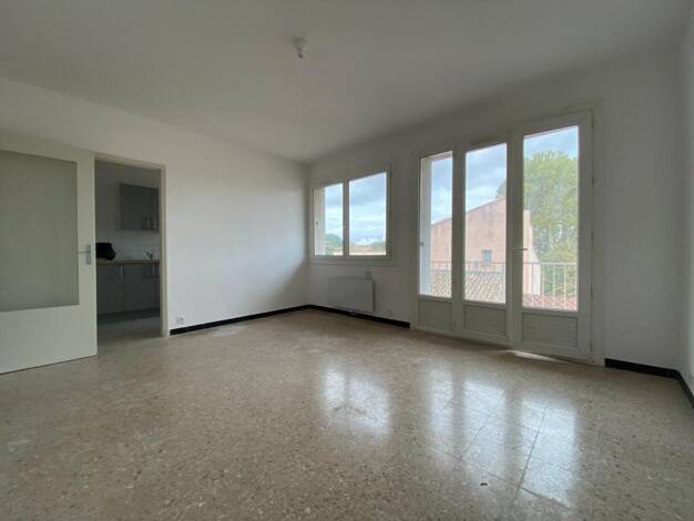 Appartement à louer 550 € 2 pièces 1 chambre 43 m² Étage 3/4 Lopy-chemin des Deux Routes Avignon 84000