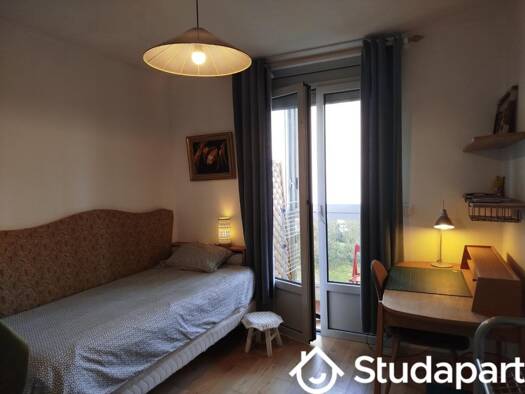 Studio à louer 650 € 1 pièce 10 m² 2ème étage disponible dès maintenant L'Estagnol Antibes 06600