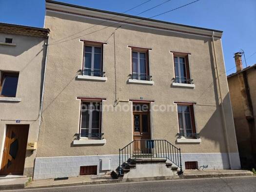 Maison de ville à vendre 148 000 € 6 pièces 4 chambres 176 m² 262 m² de terrain Billom 63160