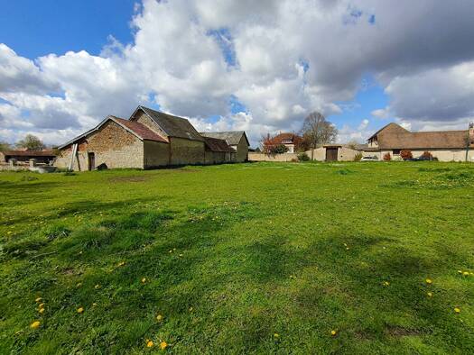 Terrain constructible à vendre 83 000 € 1 010 m² de terrain Gasny 27620