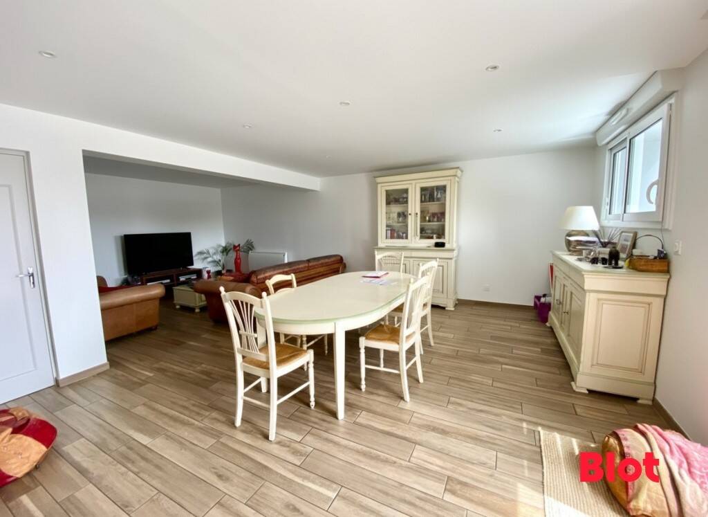 Maison à vendre, 161m², SAINT MEEN LE GRAND