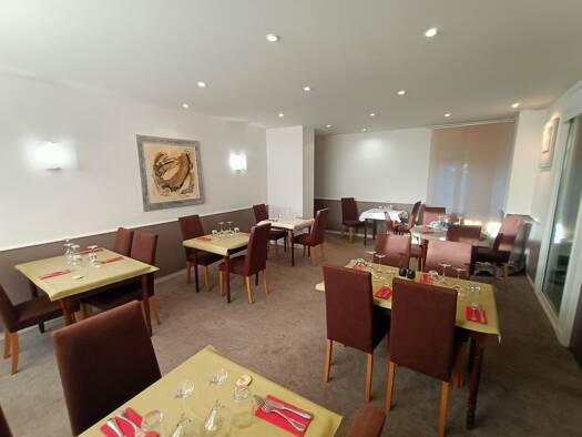 Boutique à vendre Fonds de commerce 120 000 € 7 pièces 300 m² de surface de vente La Chapelle-de-Guinchay 71570