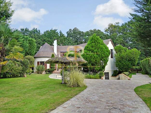 Maison à vendre 1 150 000 € 8 pièces 5 chambres 280 m² 1 700 m² de terrain Le Plateau-Parc Sucy-en-Brie 94370