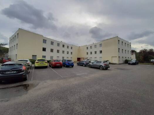 Local d'activités à vendre 23 000 € 34 m² d'espace de stockage Lillebonne 76170