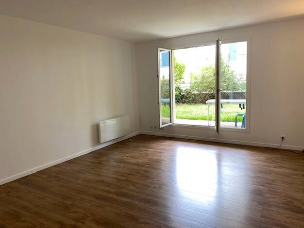 Appartement à louer 2 080 € 4 pièces 3 chambres 83 m² RDC Centre Ville Rueil-Malmaison 92500