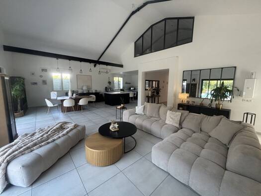 Loft à vendre 630 000 € 6 pièces 5 chambres 230 m² RDC Thieux 77230