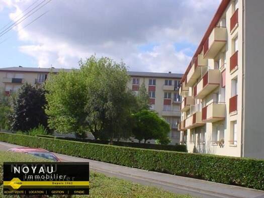 Appartement à vendre 69 980 € 4 pièces 2 chambres 75 m² Étage 4/4 Courteille-Bord de Sarthe Alençon 61000