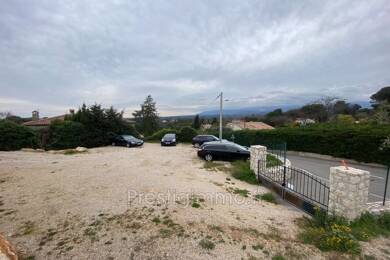Local commercial à louer 675 € 300 m² de surface de vente Roquefort-les-Pins 06330