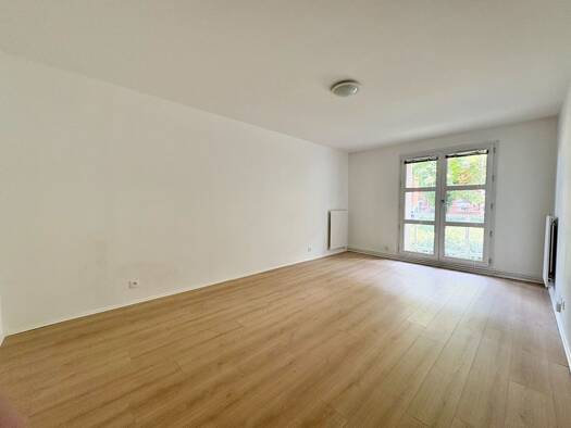 Appartement à vendre 184 000 € 2 pièces 1 chambre 51 m² Étage 1/3 La Haise les Gares Plaisir 78370