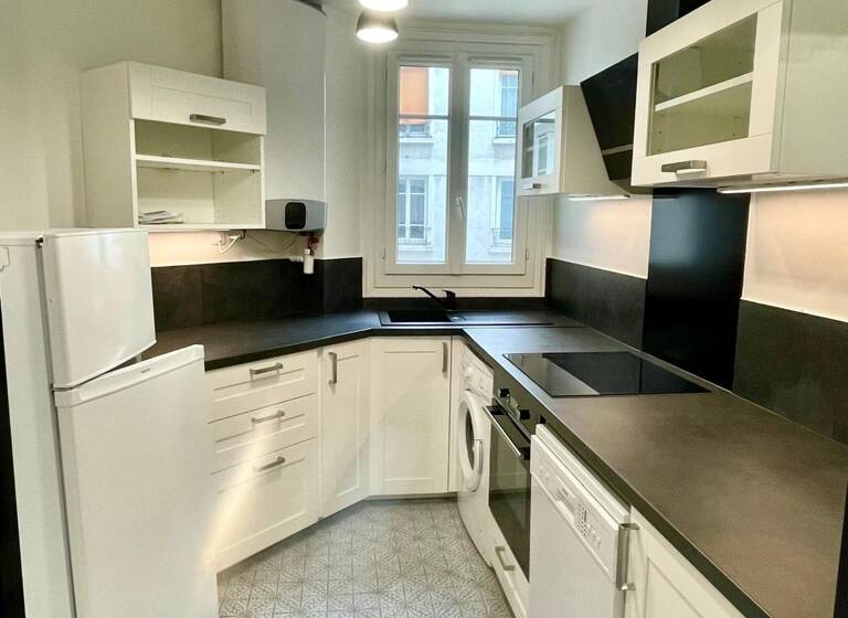Appartement à louer 1 400 € 2 pièces 1<br/>chambre 44 m²<br/>superficie 3ème<br/>étage Dunois-Bibliothèque-Jeanne-d'Arc Paris 13ème 75013