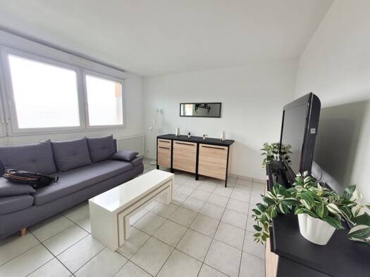 Appartement à louer 795 € 2 pièces 1 chambre 58 m² RDC Amiens 80000