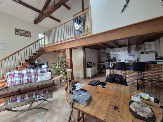 Maison de plain-pied à vendre 169 000 € 6 pièces 3 chambres 148 m² 723 m² de terrain Saint-Dizant-du-Gua 17240