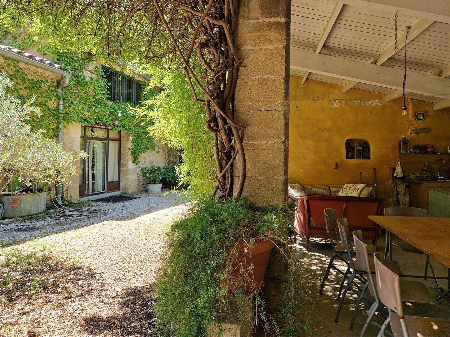 Maison à vendre, 650m², SAINTE CECILE LES VIGNES