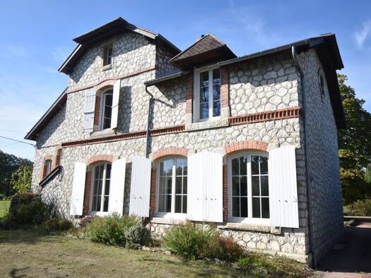 Maison à vendre 239 500 € 6 pièces 5 chambres 176 m² 3 800 m² de terrain Cosne-Villechaud Cosne-Cours-sur-Loire 58200