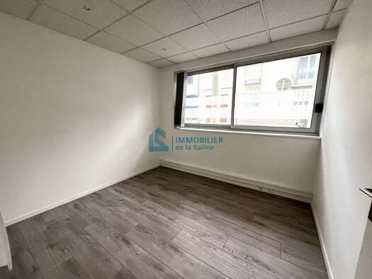 Espace bureau à vendre 125 000 € 50,83 m² de bureaux Centre - Chapelle des Buis Besançon 25000