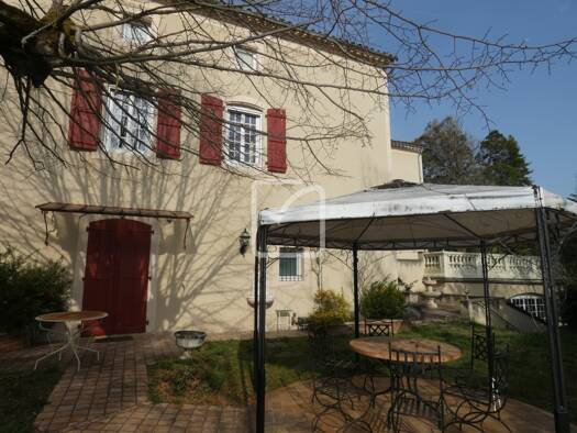 Villa à vendre 328 600 € 7 pièces 4 chambres 233 m² 4 429 m² de terrain Saint-Céré 46400