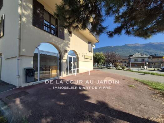 Local d'activités à vendre 189 000 € 130,16 m² d'espace de stockage Gilly-sur-Isère 73200