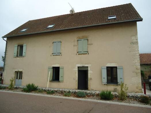 Appartement à louer 433 € 2 pièces 1 chambre 46 m² RDC Briord 01470