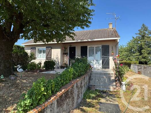 Maison de plain-pied à vendre 139 500 € 4 pièces 2 chambres 68,5 m² 1 000 m² de terrain Yèvre-la-Ville 45300