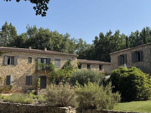 Maison à vendre 1 780 000 € 11 pièces 7 chambres 470 m² 2 520 m² de terrain Gordes 84220