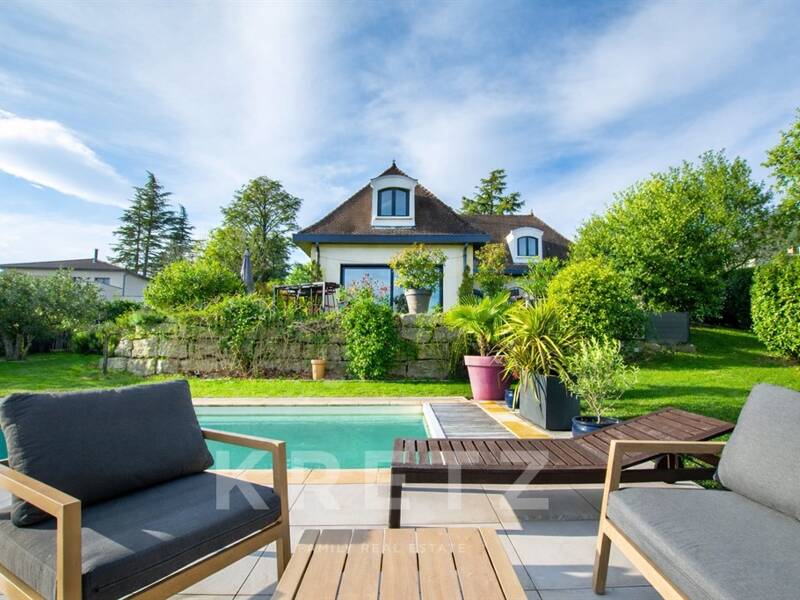 Maison à vendre, 220m², CHARBONNIERES LES BAINS