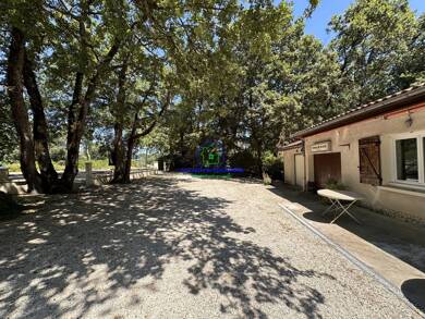 Maison de plain-pied à vendre 149 900 € 4 pièces 1 chambre 113 m² 10 000 m² de terrain Agen 47000