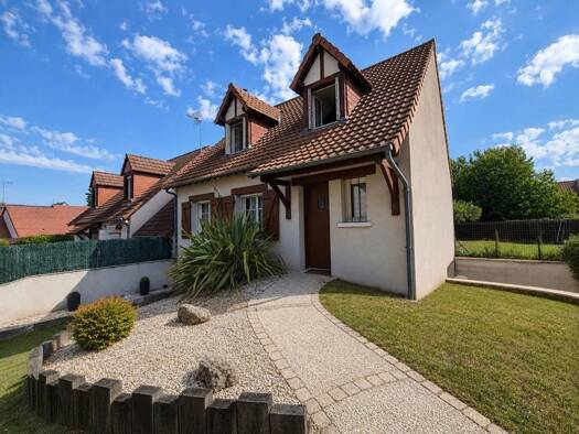 Maison à vendre 236 300 € 5 pièces 4 chambres 114 m² 500 m² de terrain Centre Ville Vineuil 41350