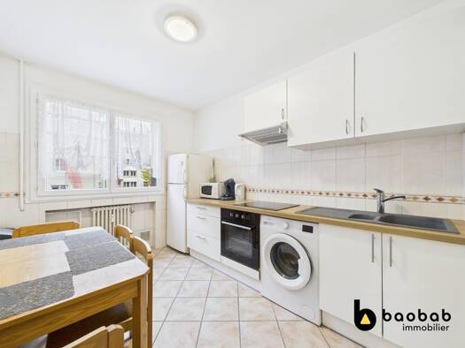 Appartement à louer 1 370 € 4 pièces 3 chambres 61,6 m² Étage 1/10 Laurier-Merande Chambéry 73000