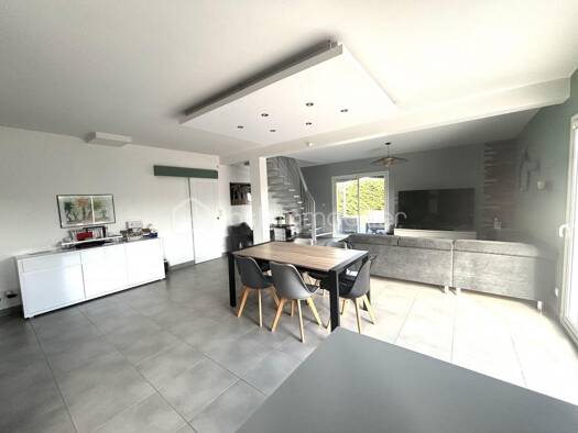 Maison à vendre 449 000 € 6 pièces 5 chambres 180 m² 860 m² de terrain Saint-Antoine-du-Rocher 37360