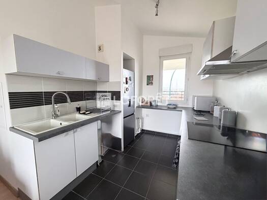 Appartement à vendre - Première occupation 139 900 € 1 pièce 34 m² Étage 3/3 Le Lac-Briques Rouges Vigneux-sur-Seine 91270