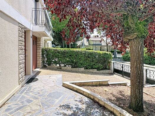 Maison à vendre 233 300 € 5 pièces 3 chambres 111 m² 241 m² de terrain Monplaisir Angers 49100