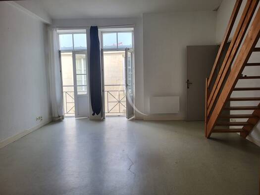 Appartement à vendre 143 100 € 2 pièces 1 chambre 63 m² Étage 2/2 Centre Ville Nord Rochefort 17300