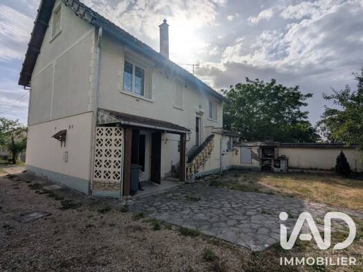 Maison à vendre 120 000 € 6 pièces 4 chambres 114 m² 941 m² de terrain Charmoy 89400