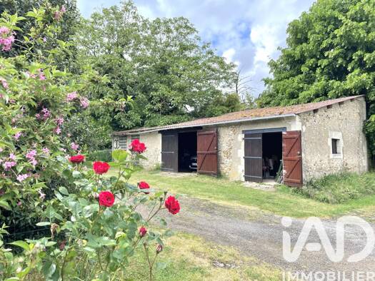 Maison à vendre 132 500 € 4 pièces 2 chambres 83 m² 3 715 m² de terrain Saint-Hilaire-sur-Benaize 36370