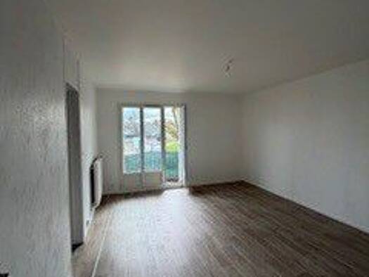 Appartement à louer 508 € 2 pièces 1 chambre 56 m² 1er étage Marseilles-lès-Aubigny 18320